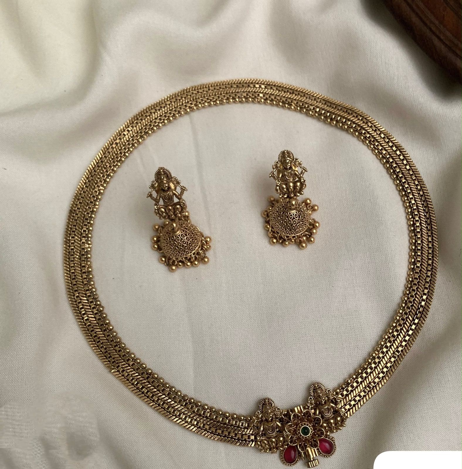 Antique Necklace screw model